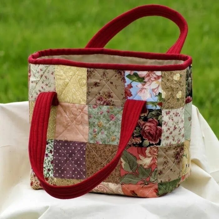 Пэчворк сумки фото Patchwork bags Bag quilt, Padrões de mala, Sacos de tecido