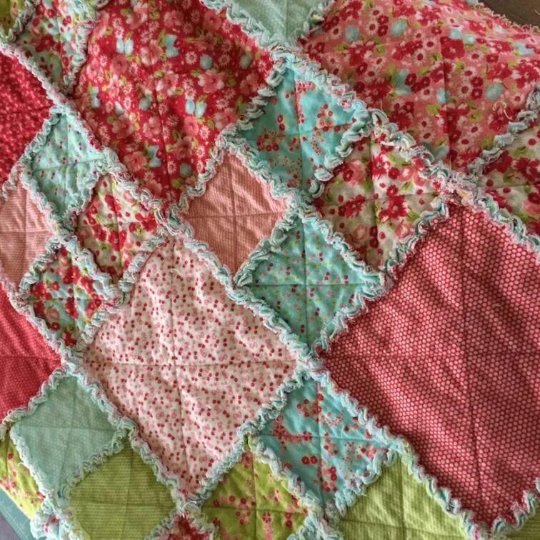 Пэчворк ткань фото Layer Cake Rag Quilt FREE Pattern Craftsy Flannel rag quilts, Rag quilt tutorial