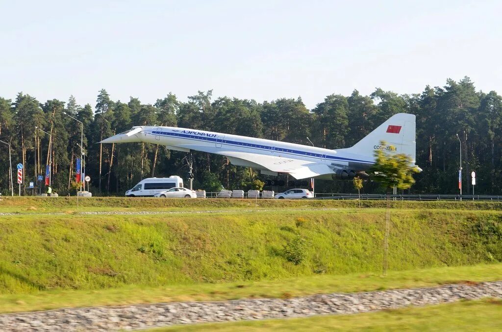 Пьедесталы в жуковском с самолетами фото Памятник Ту-144 в Жуковском PLANESPOTTING Дзен