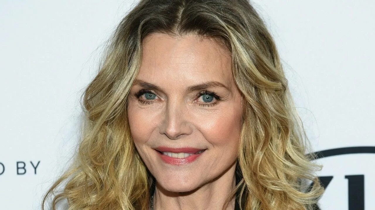 Пфайффер фото сейчас Michelle Pfeiffer finds her Catwoman whip nearly 27 years after 'Batman Returns'