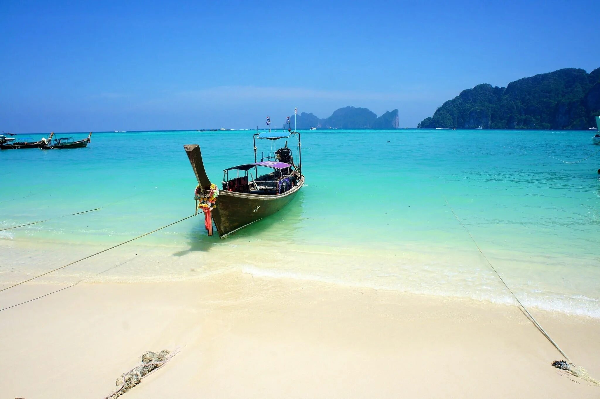 Пхукет море фото black wooden boat #nature #landscape #beach #boat #sea #tropical #sand #island #