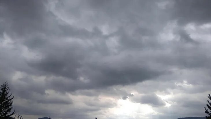 Плачущее небо фото Днем 12 июля в Перми возможна гроза - Новости Перми и Пермского края, ИА "Текст"