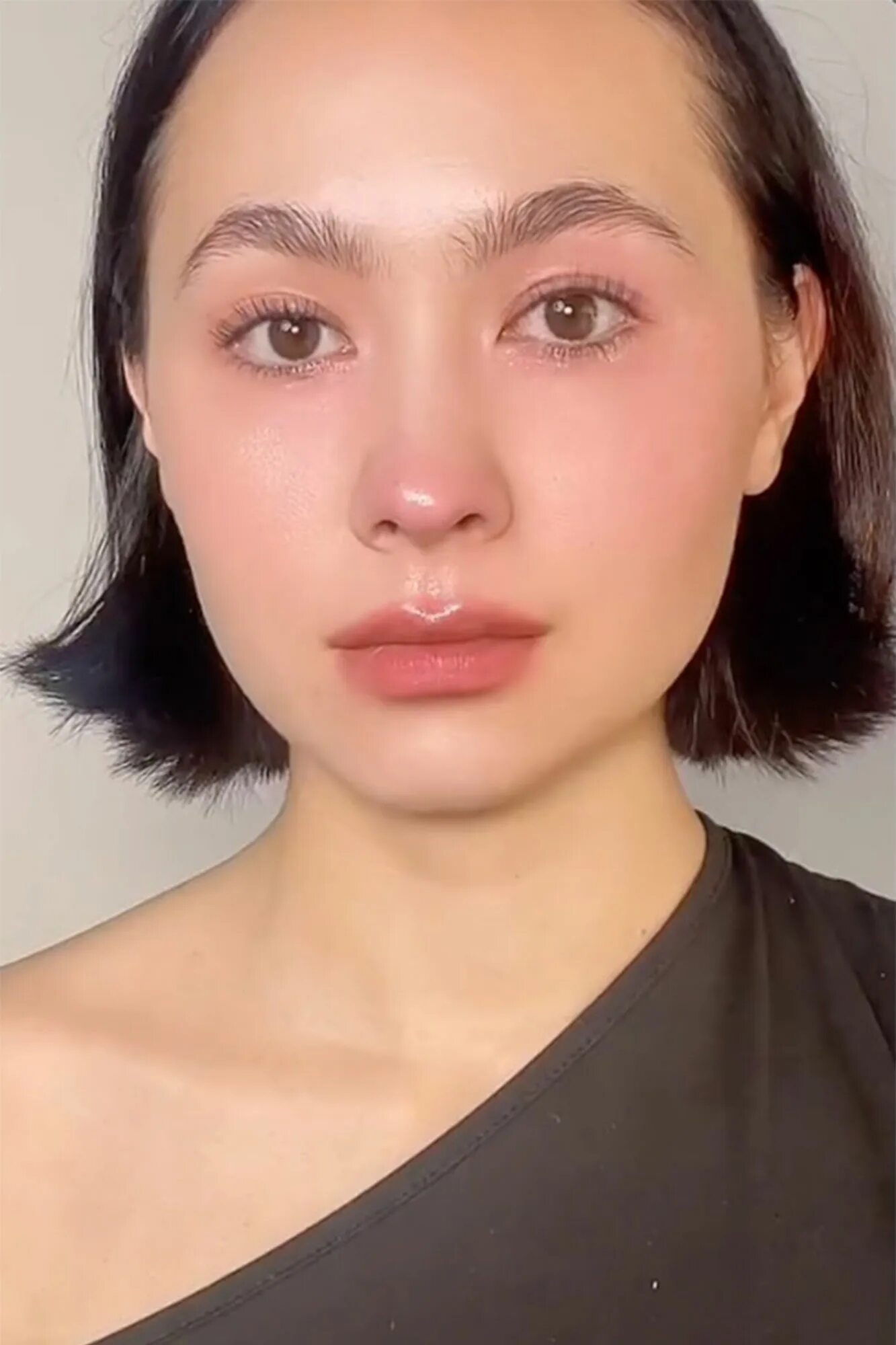Плачущий макияж как сделать Crying makeup is a hot new TikTok beauty trend