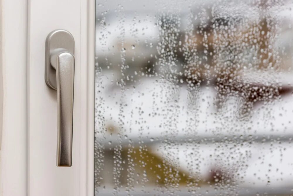 Плачут окна фото Почему протекают пластиковые окна?