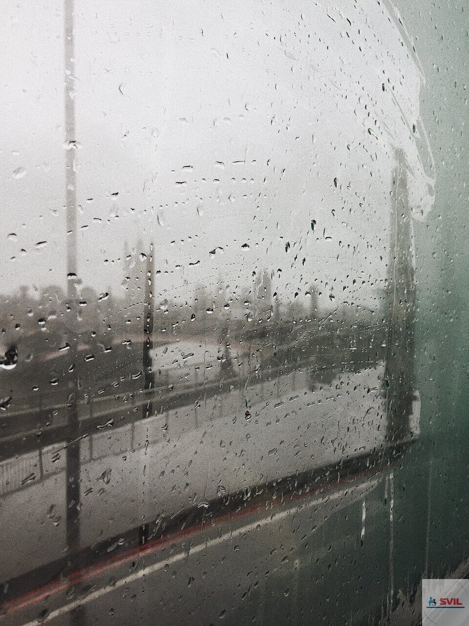 Плачут окна фото Рулонные шторы для "плачущих" окон: правила выбора и особенности использования С