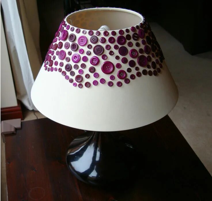 Плафон для светильника своими руками Make a lampshade - with buttons! - Craftaholique Lampen selber machen, Lampensch