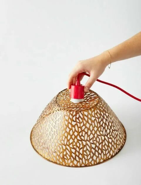 Плафон для светильника своими руками These DIY Pendant Lights Will Bowl You Over Diy pendant light, Diy shades, Diy p