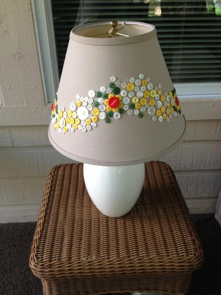 Плафон для уличного светильника своими руками Button lampshade. Hot glue and a vision. 'Nuff said. Lamp shade crafts, Diy lamp