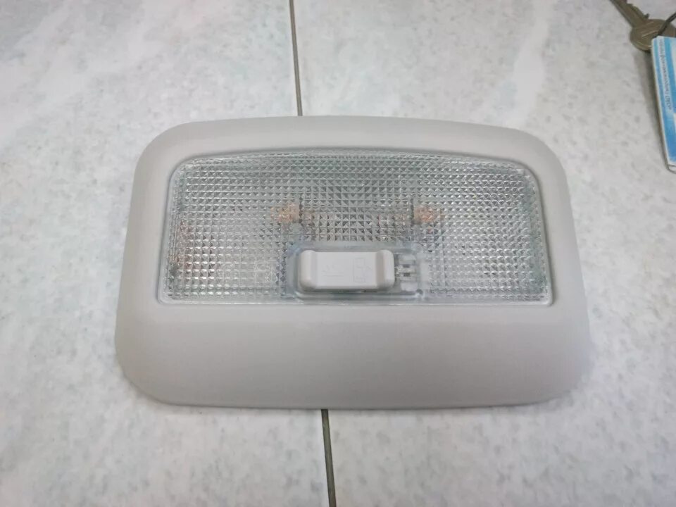 Плафон салона фото 019 09.06.2017 Дополнительный плафон. Свет задним пассажирам. - Lada Калина 2 хэ