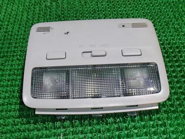 Плафон салона фото Продажа Передний плафон освещения салона TOYOTA AVENSIS по низкой цене - Автобэс