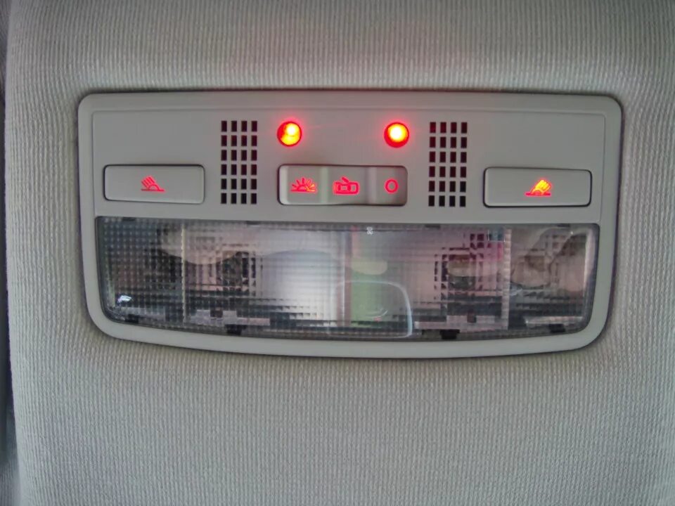 Плафон салона фото Ищу плафон от W8 серого цвета. - Volkswagen Passat Variant (B5), 1,6 л, 1998 год