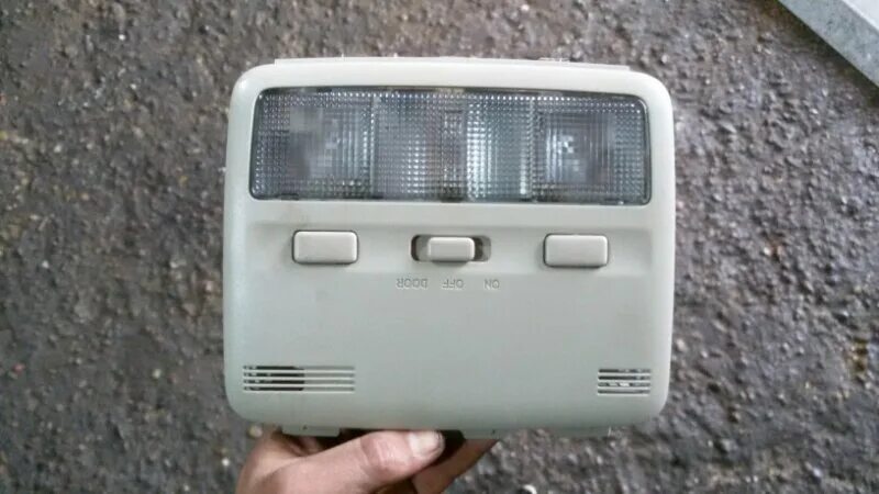 Плафон салона фото Светильник салона Toyota Avensis AZT251 2006