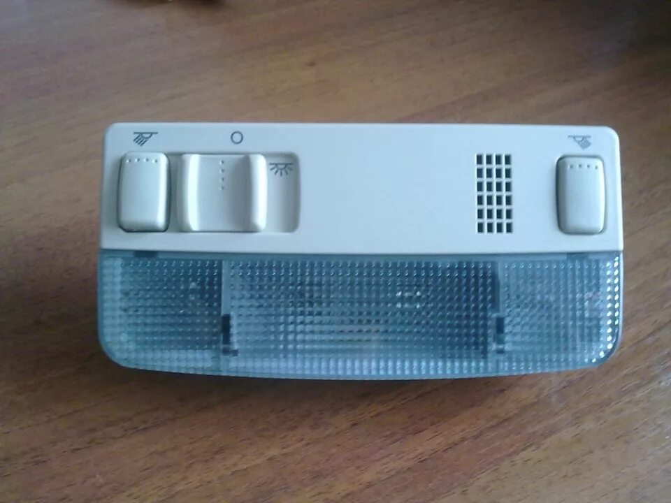 Плафон салона фото Плафон освещения Салона от Гольфа 4 - Volkswagen Polo Sedan, 1,6 л, 2013 года др