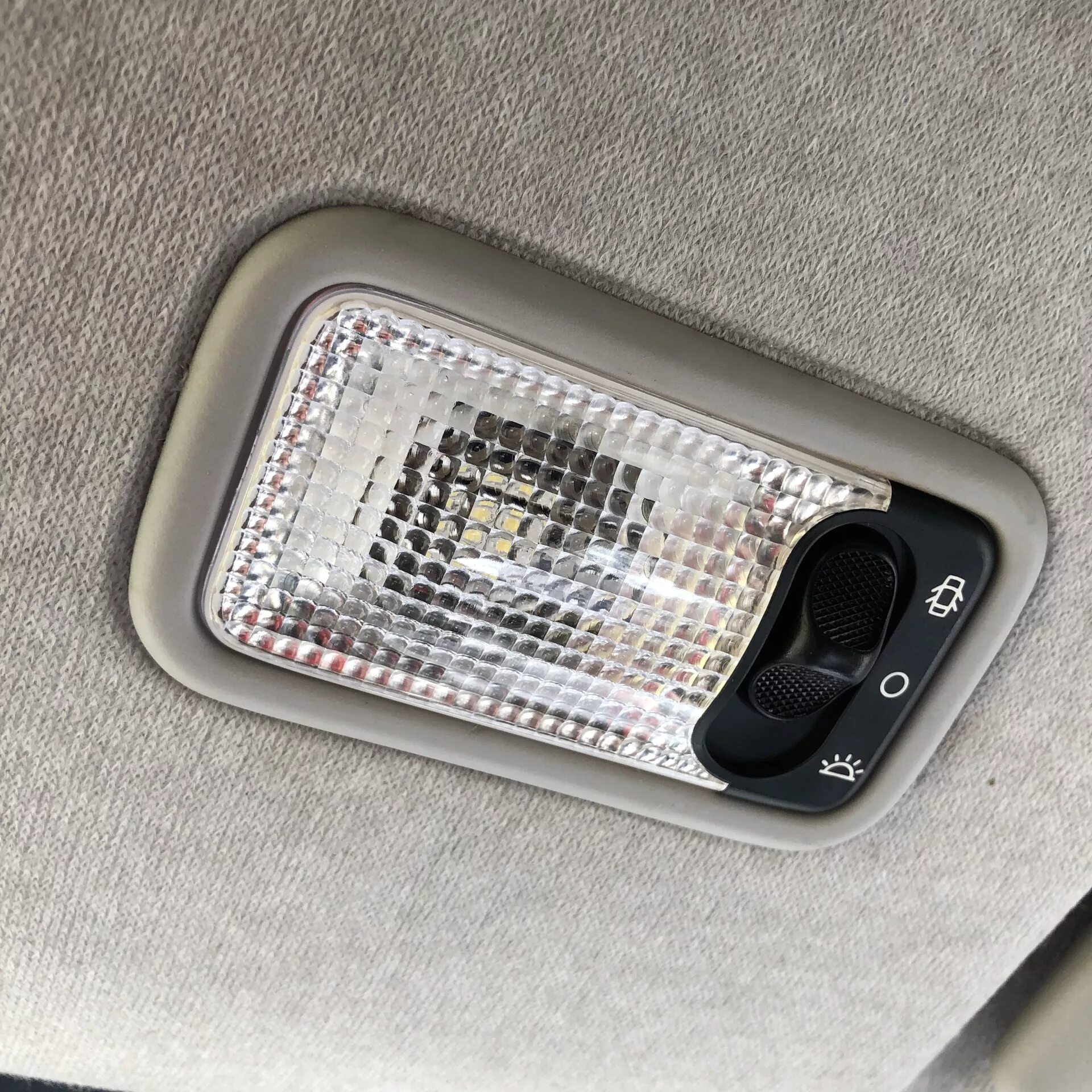 Плафон салона фото Сменил плафон салона - Citroen C1 (1G), 1 л, 2011 года аксессуары DRIVE2