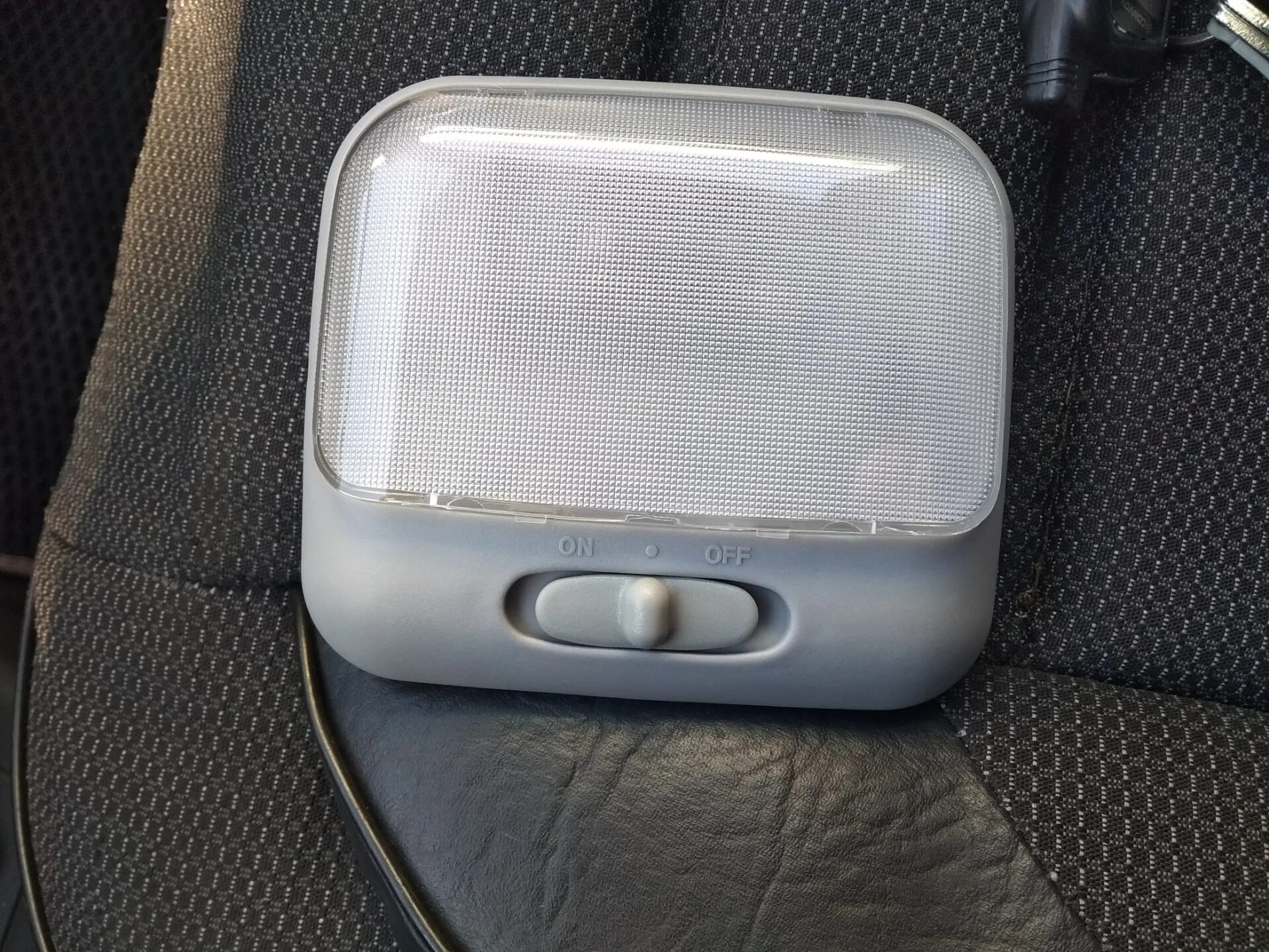 Плафон салона фото Улучшения, часть Освещение салона: Плафон от Lanos - Lada 21102, 1,5 л, 1999 год