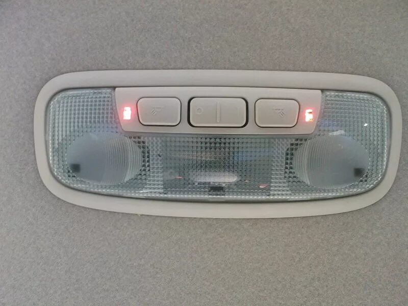 Плафон салона фото Покупка камеры заднего вида+зеркала с экраном - Ford Focus II Sedan, 2 л, 2011 г