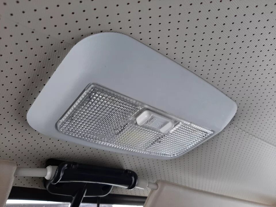 Плафон салона фото Плафон освещения салона - Lada 4x4 3D, 1,7 л, 2012 года аксессуары DRIVE2