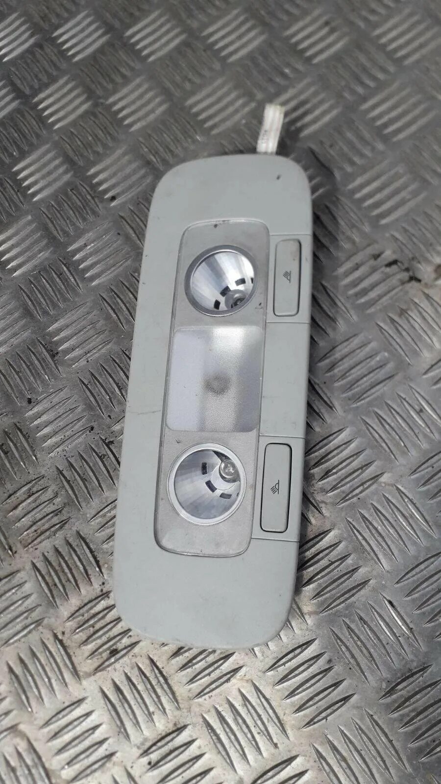 Плафон салона фото Фонарь салона (плафон) Volkswagen Sharan II 2013 купить бу Z11212347 - iZAP24