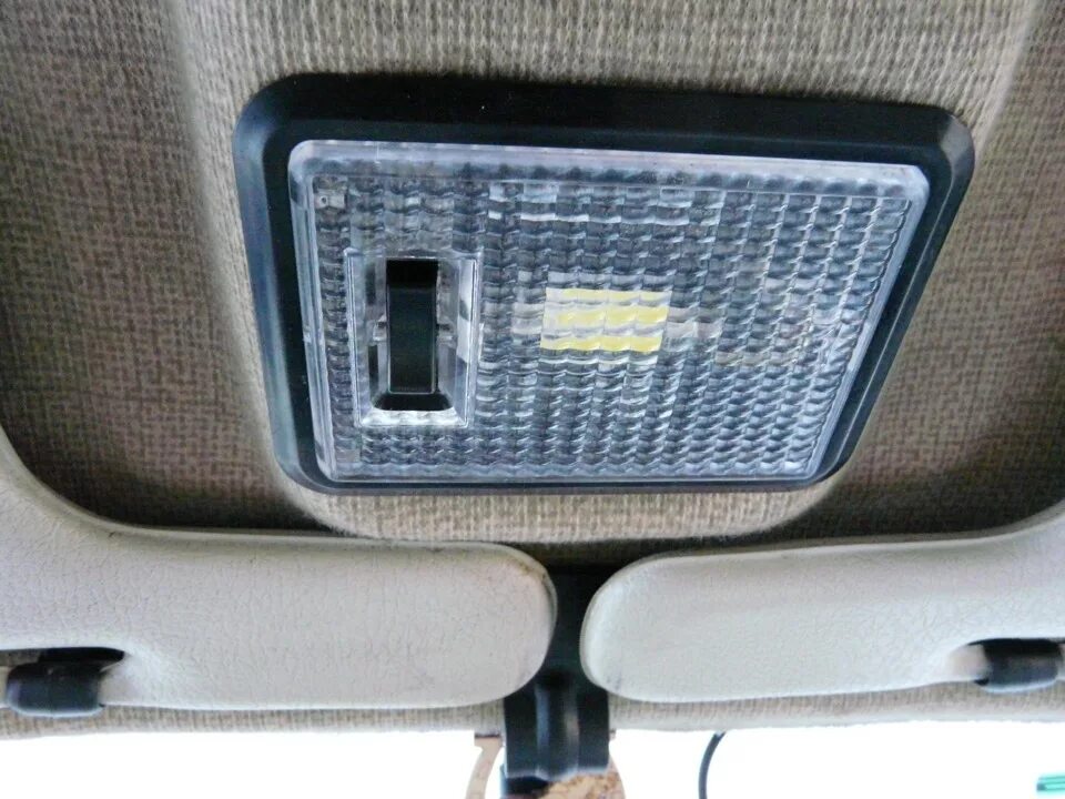 Плафон ваз 2114 тюнинг Замена штурманского глазка. Плафон салона ВАЗ 2107 - Lada 21093, 1,5 л, 2003 год