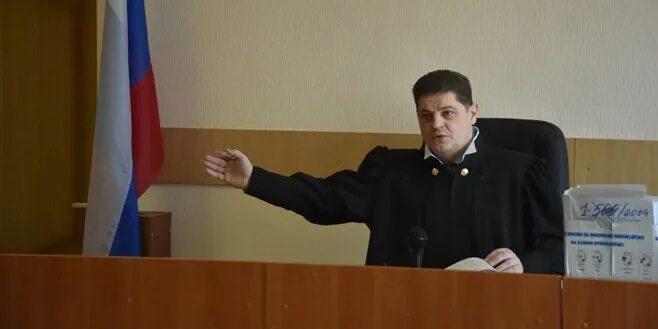 Плахин юрий николаевич омск судья фото Экс-министр имущественных отношений Омской области отсидит в колонии два года - 