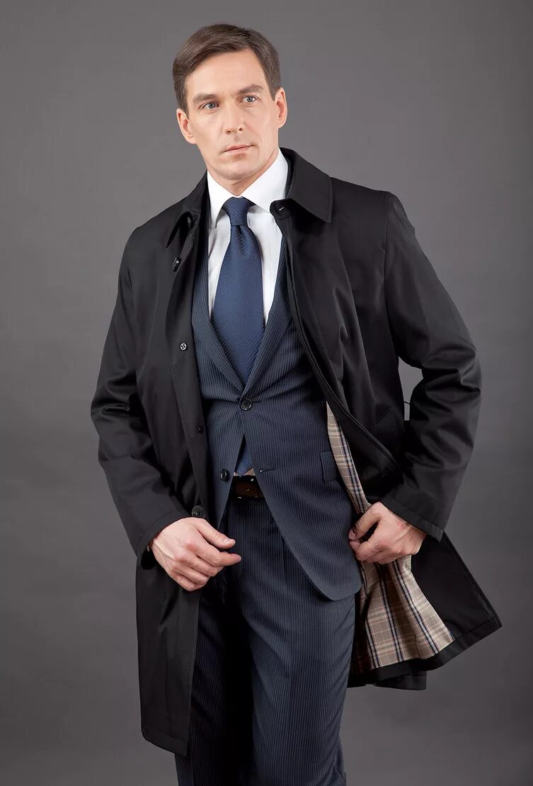 Плащ мужской деловой стиль Мужской черный плащ Teresa Tardia классического стиля 92404/T41 - черный