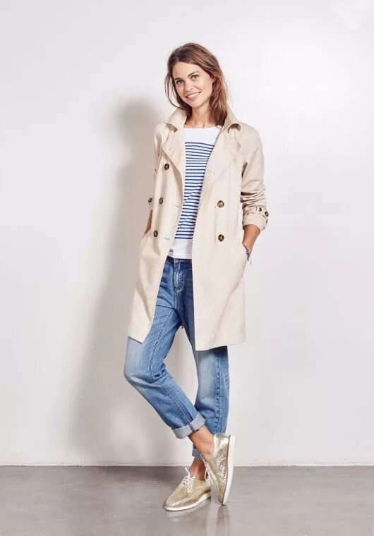 Плащ с джинсами и кроссовками фото женщины April's Wardrobe Classic & My OOTD Brogues womens outfit, Womenswear fashion, Ca