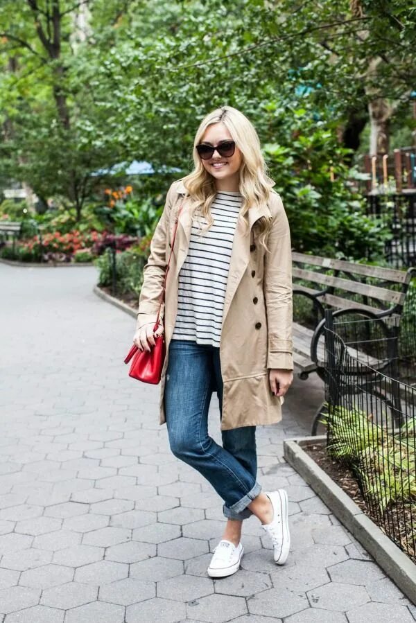 Плащ с джинсами и кроссовками фото женщины Bonjour! bows & sequins on the blog Fashion, Outfits, Dress to impress