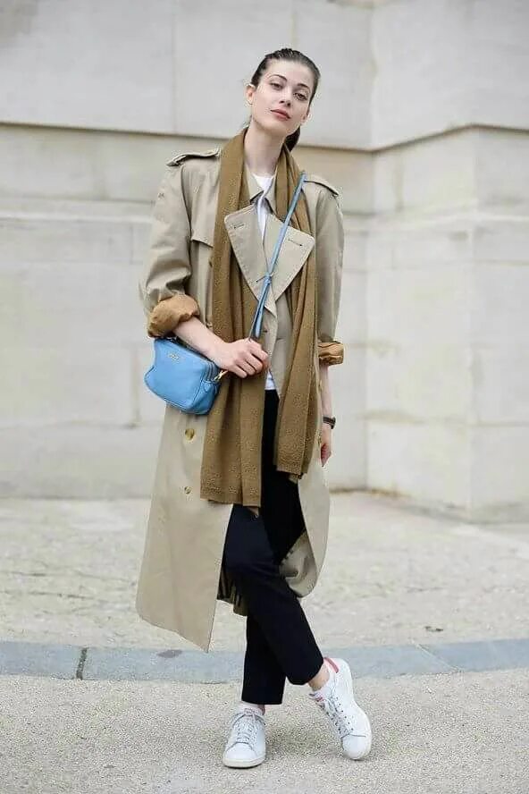 Плащ с джинсами и кроссовками фото женщины street style. Womens fashion casual summer, Womens fashion casual chic, Womens f