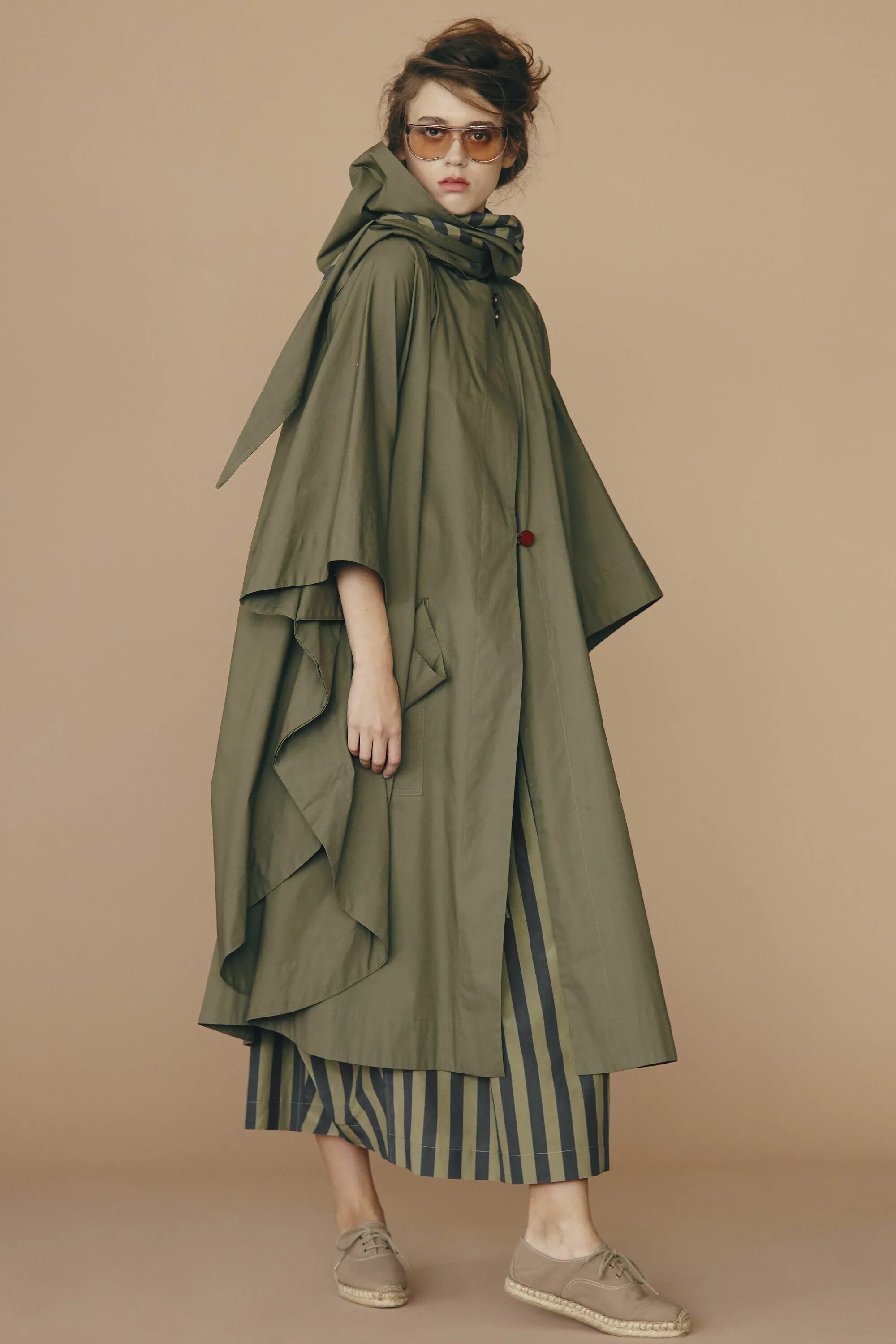 Плащ в стиле бохо женский Electric Feathers Spring 2016 Ready-to-Wear Fashion Show Iranian women fashion, 