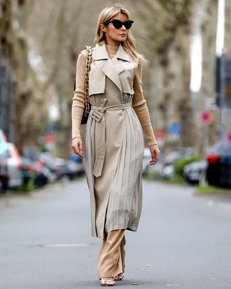 Плащ женский 2024 2025 тренды Что защитит вас летом от непогоды? Тренч тренчу рознь Мода как игра Дзен