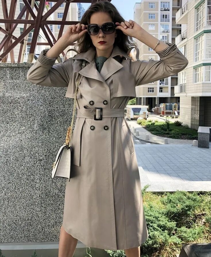 Плащ женский 2024 тренды фото Плащи женские весна-лето-осень 2024 года: модные тенденции, 108 фото. Как купить