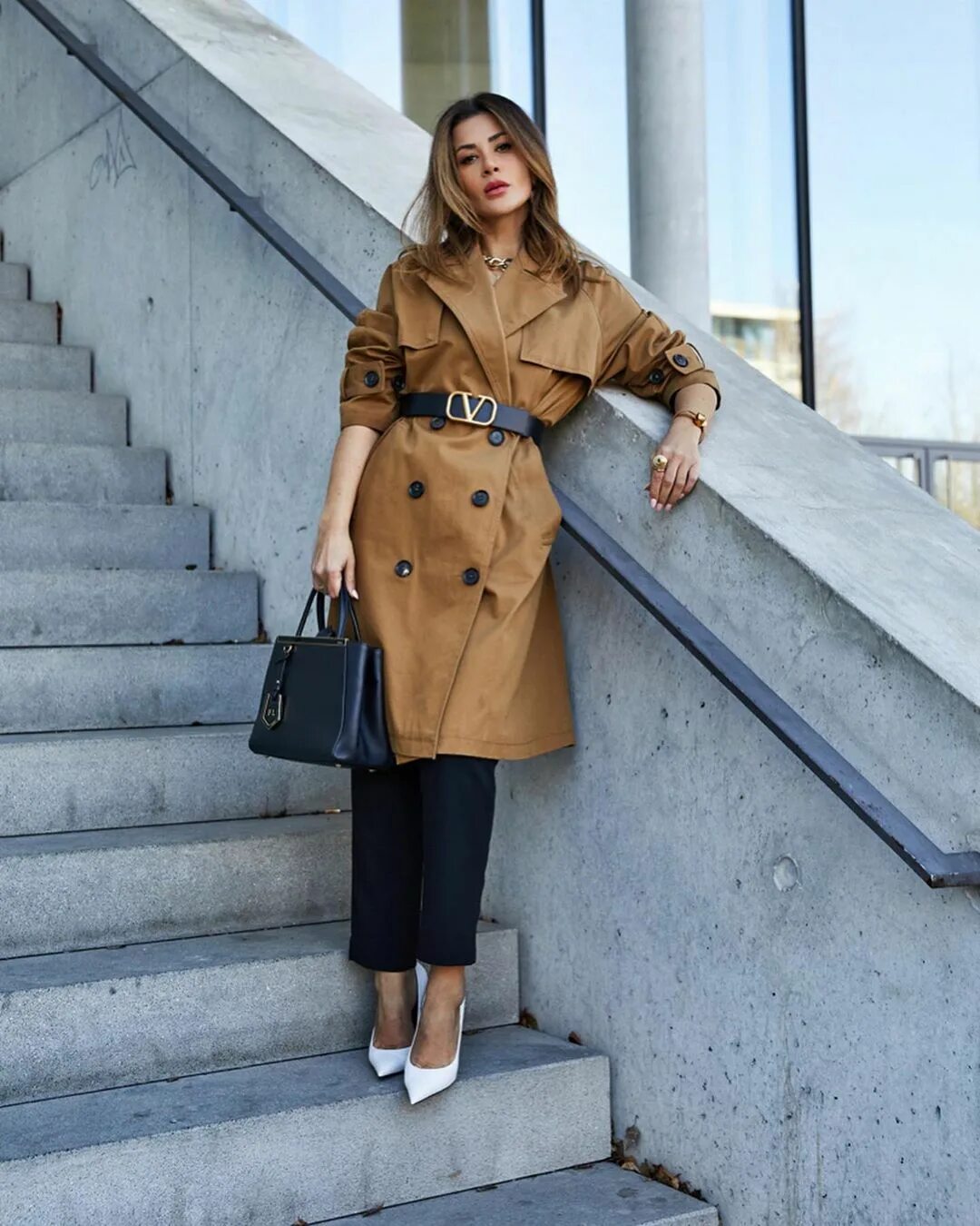Плащ женский мода 2024 фото Модные плащи 2022: новые и интересные модели для элегантных леди В межсезонье 20
