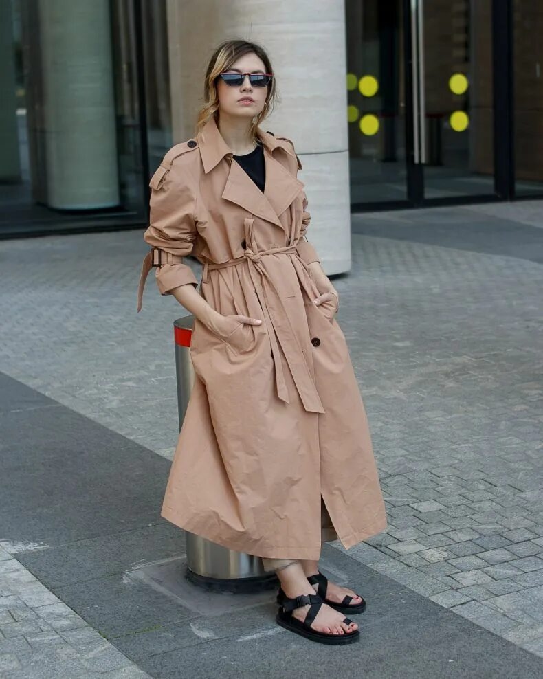 Плащ женский тренд Модные женские плащи 2023 года: тренды сезона красивой верхней одежды + 100 фото