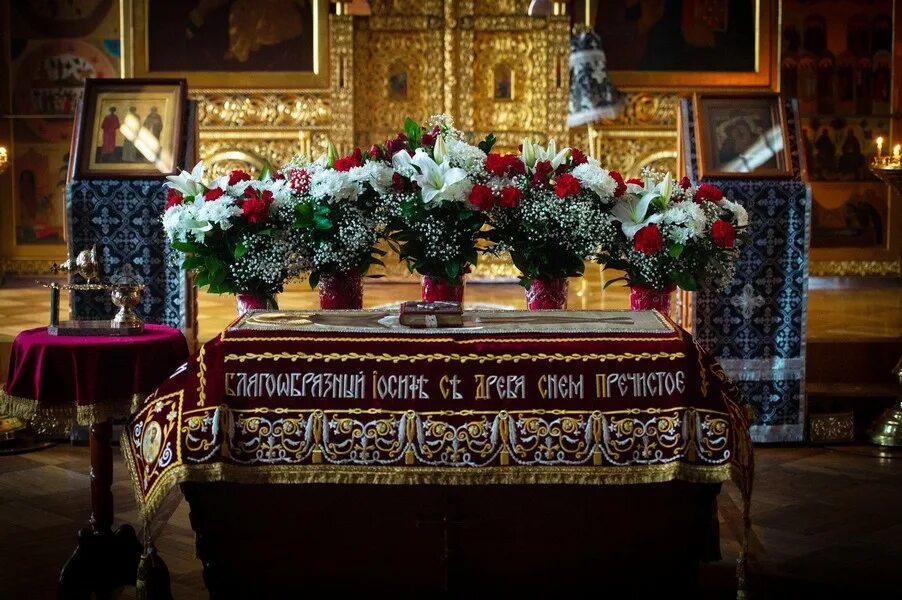Плащаница фото в храме Замѣтка: Положеніе плащаницы въ храмѣ въ Великій Пятокъ и Великую Субботу. :: Ми