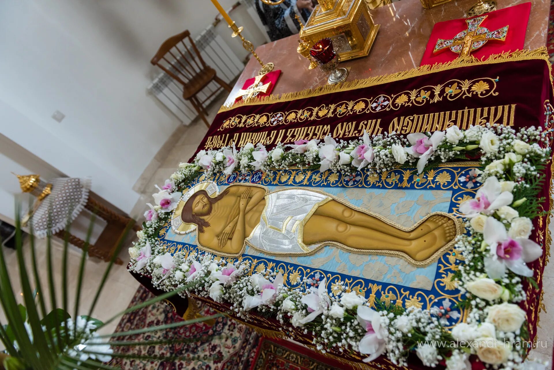 Плащаница фото в храме ВЕЛИКАЯ ПЯТНИЦА: Изготовлена и освящена Плащаница Спасителя для нашего храма. - 