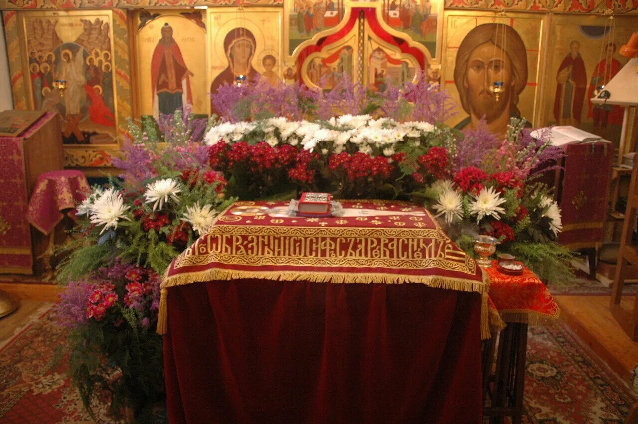 Плащаница фото в храме Что сделано в нашем храме. Апрель 2015 - Храм Преображения Господня в селе Остро