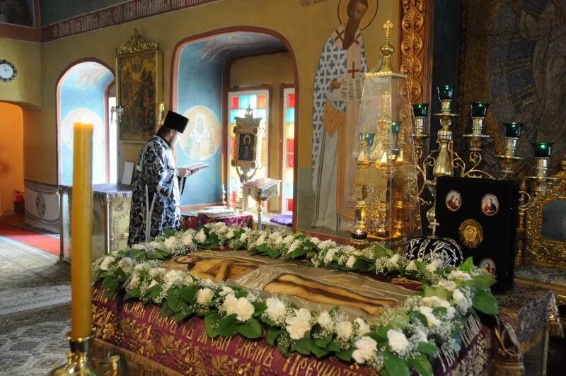 Плащаница фото в храме Богослужения Великого Пятка : Московская духовная академия