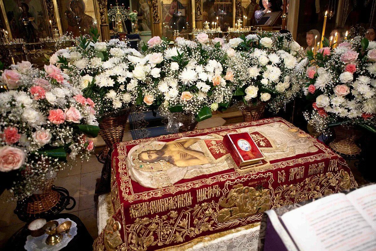 Плащаница фото в храме ➕ Плащаница Христа: вынос, погребение, иконография ➕ "Русская Иконописная Школа"