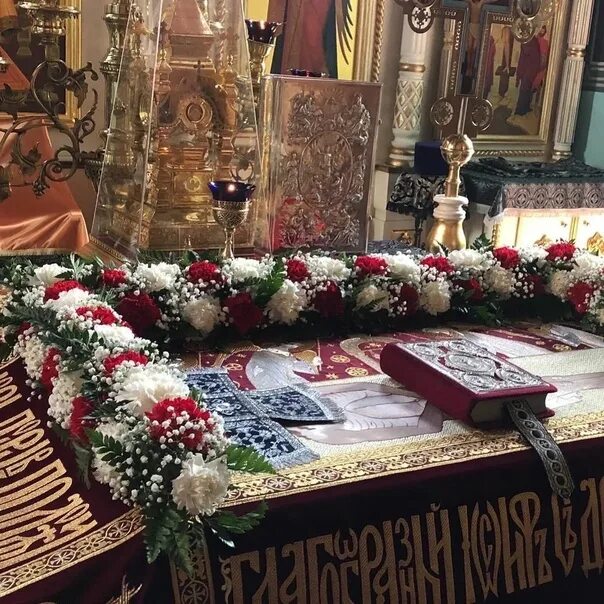Плащаница фото в храме Готовимся к Пахе Христовой!! Оформление Плащаницы каждый из нас видит по своему,