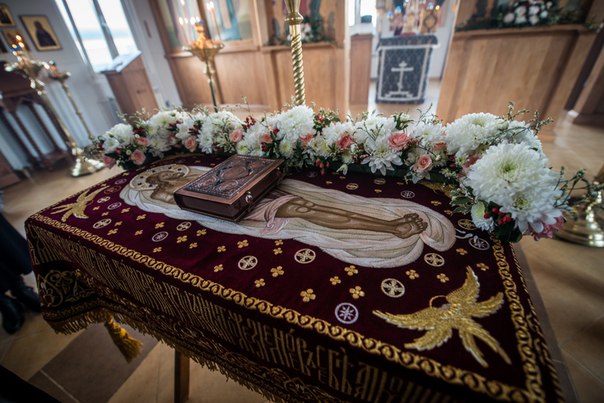 Плащаница фото в храме Вечерня и вынос Плащаницы В первые.. Сергей Рудюк ВКонтакте