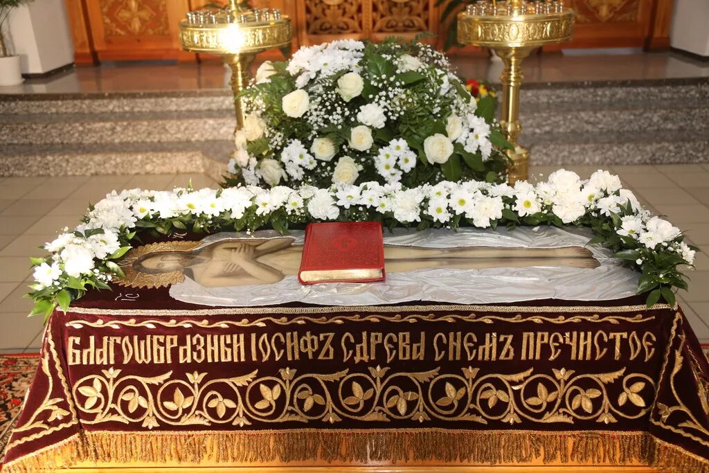 Плащаница фото в храме Святые Плащаницы в храмах Бобруйска Бобруйская епархия