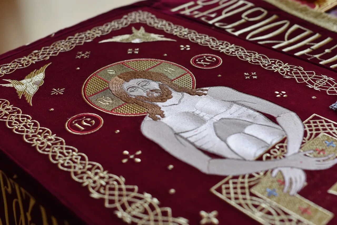 Плащаница фото в храме Плащаница в храме - Фото