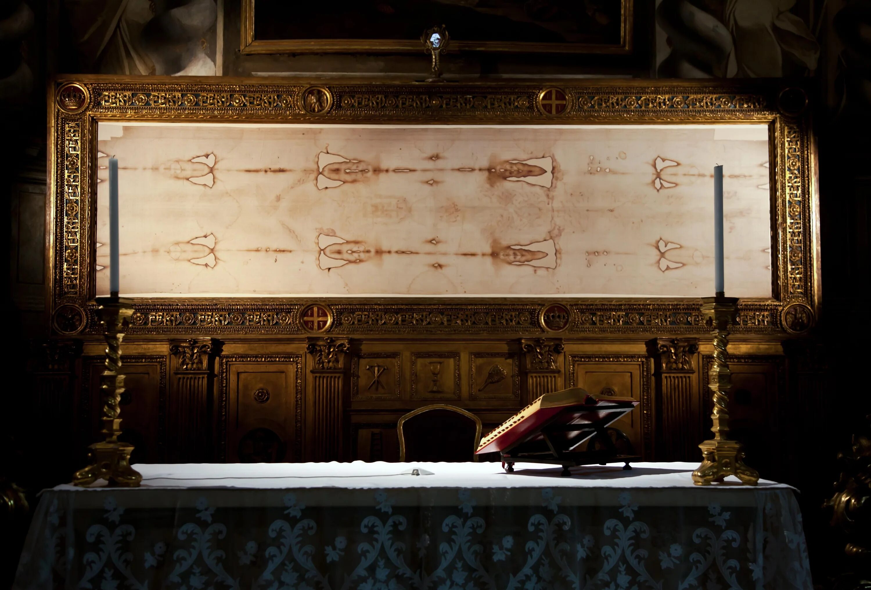 Плащаница фото высокого разрешения Ways To Experience Black and White Magic in Turin - Turin Trip Ideas Viator.com 