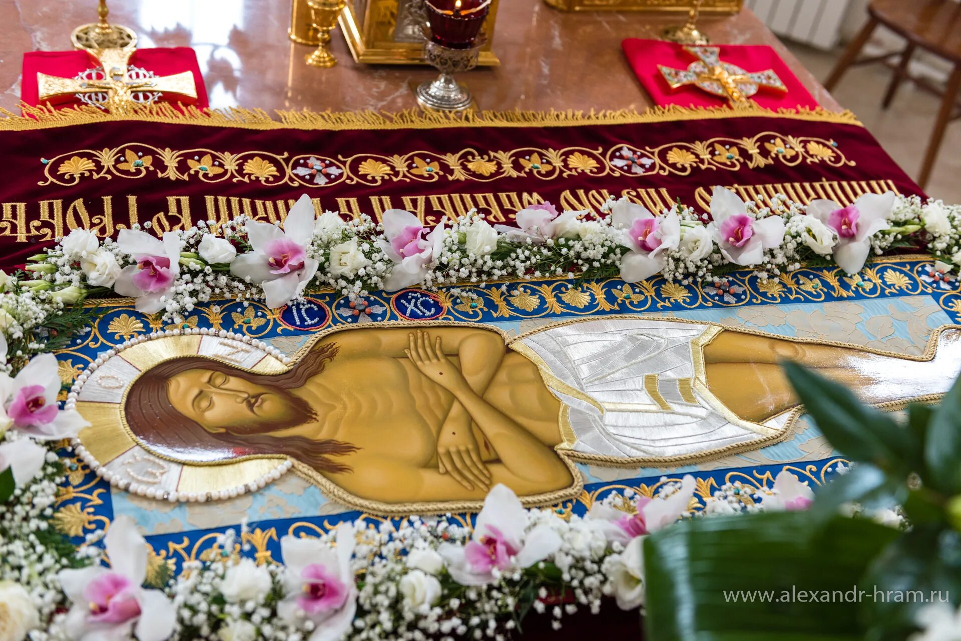 Плащаница иисуса христа фото в храме ВЕЛИКАЯ ПЯТНИЦА: Изготовлена и освящена Плащаница Спасителя для нашего храма. - 