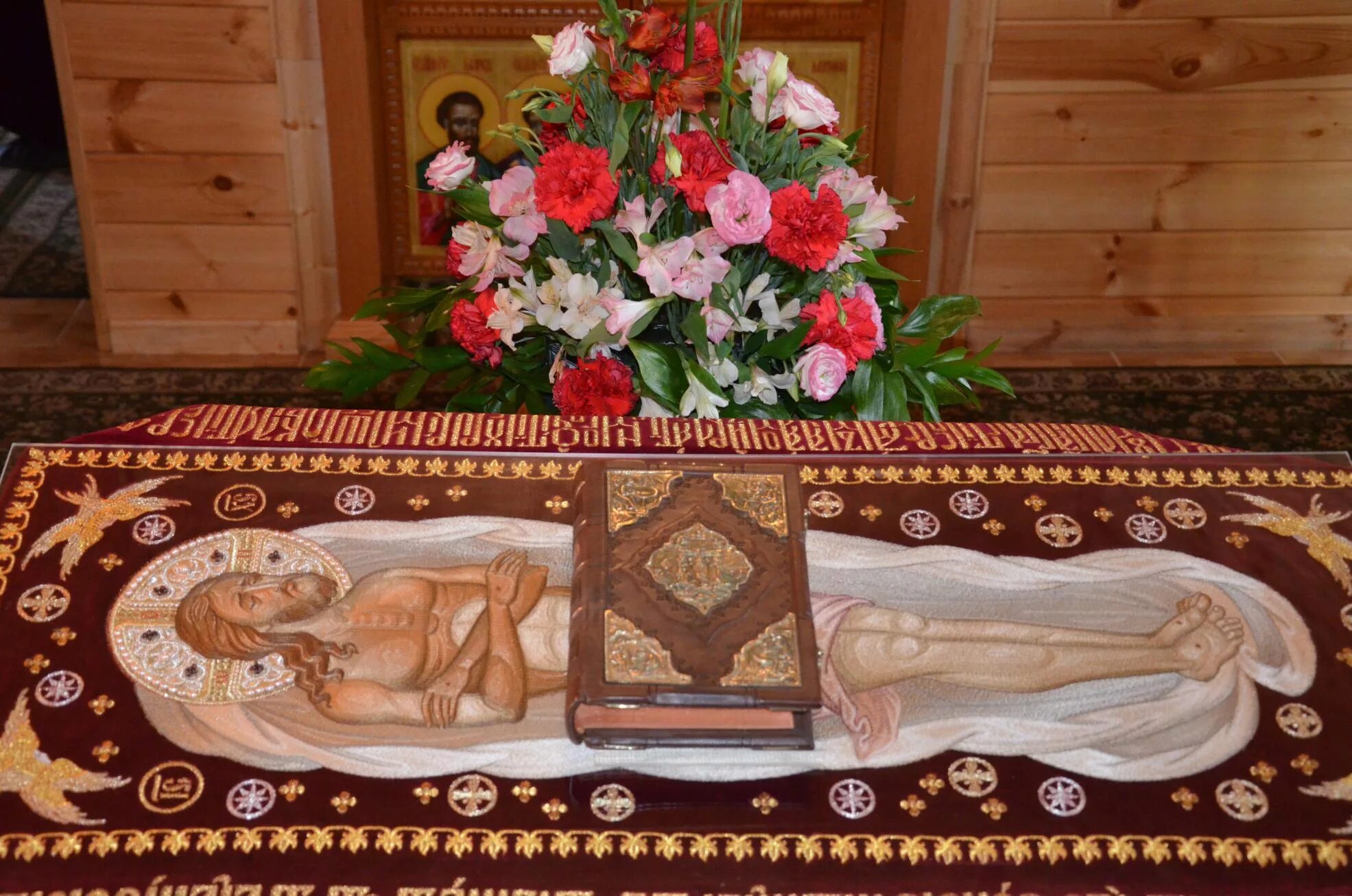 Плащаница иисуса христа фото в храме Материалы за 29.04.2016 " Храм Священномученика Ермогена Патриарха Московского и