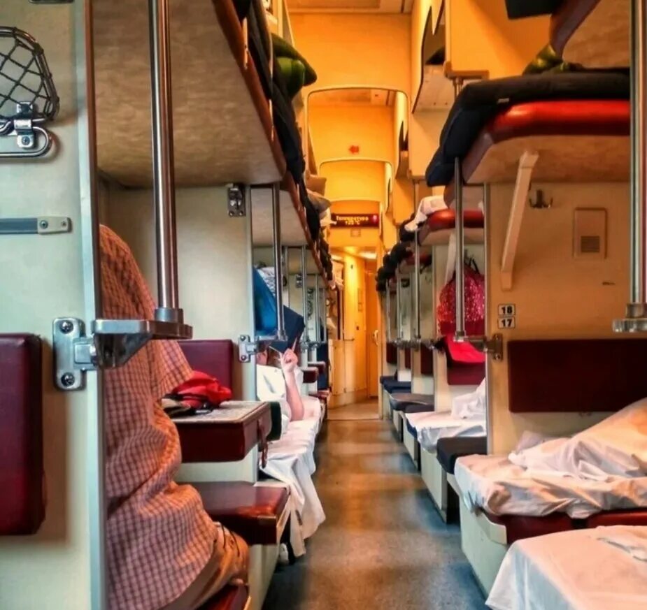 Плац в поезде фото Плацкарь