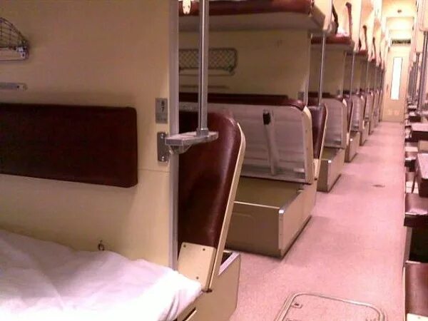 Плацкарт боковая верхняя полка фото Ответы Mail.ru: Скажите пожалуйста чем отличаются плацкарт и купе, люкс если еха