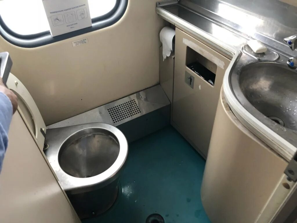 Плацкарт фото туалет Туалет купейном вагоне