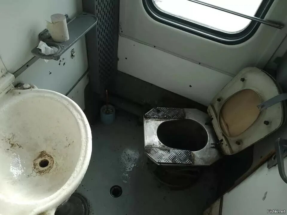 Плацкарт фото туалет Мужчина оформил одну из комнат в доме в стиле железнодорожного купе