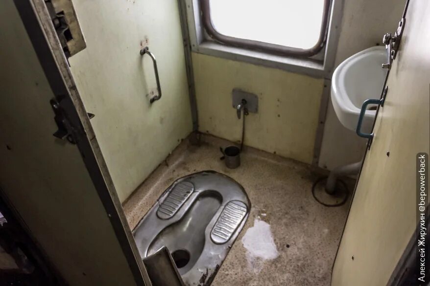 Плацкарт фото туалет Как передвигаться по Индии (часть 1): поезда, покупка билетов, классы вагонов. -